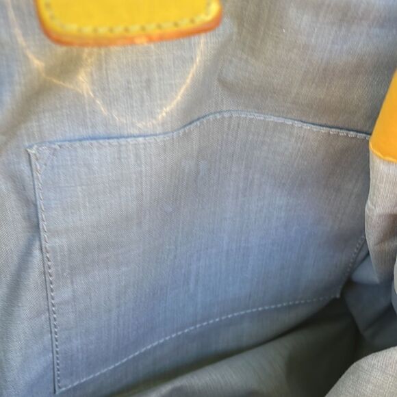 MARC JACOBS RARE mustard yellow calfskin quilted leather shoulder purse. - Picture 11 of 16